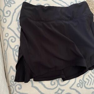 Lululemon Women's Black Pleated skirt